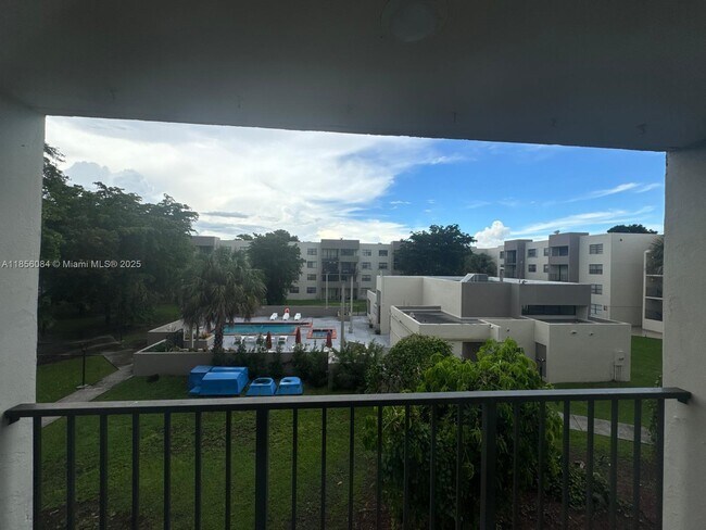Building Photo - 8002 SW 149th Ave