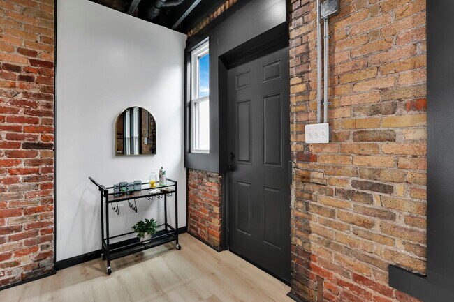 Building Photo - 1010 Bruck St