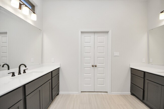 Building Photo - 25931 Dawning Torch Trce