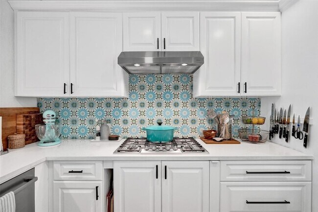 Building Photo - 3206 Robbins Rd