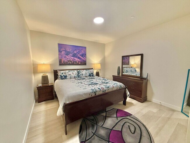 Building Photo - 360 W 200 S