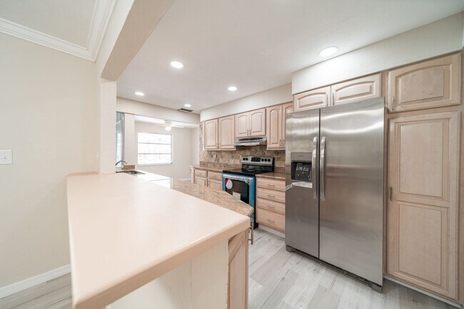 Building Photo - Welcome to your dream rental in Cape Coral! This fully remodeled, MONTH TO MONTH available home.