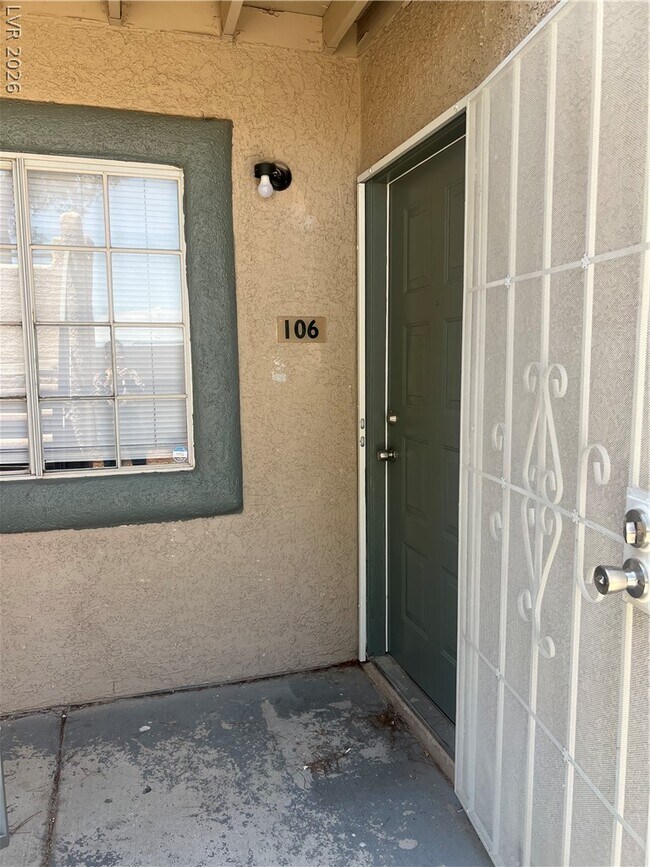 Building Photo - 230 Mission Catalina Ln