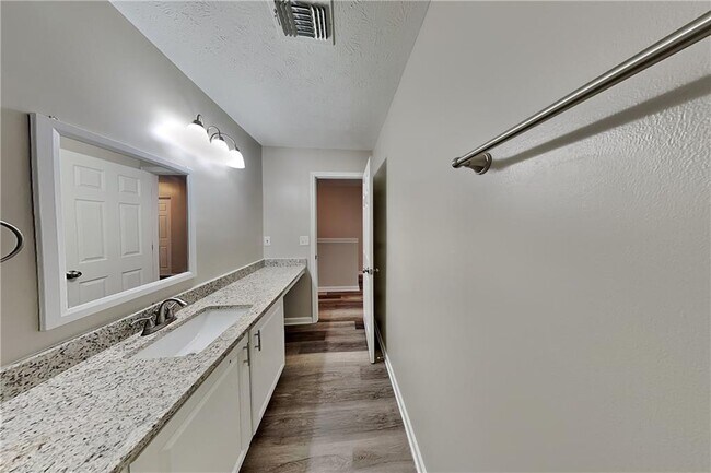 Building Photo - 3193 English Ivy Ln