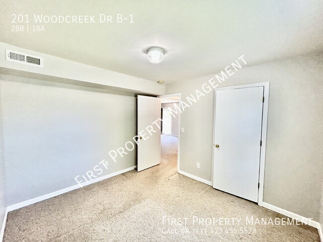 Building Photo - 201 Woodcreek Dr