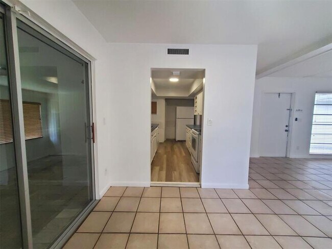Building Photo - 6310 NW 71st Ave