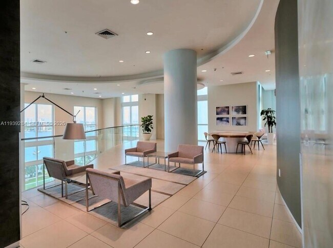 Building Photo - 1900 N Bayshore Dr