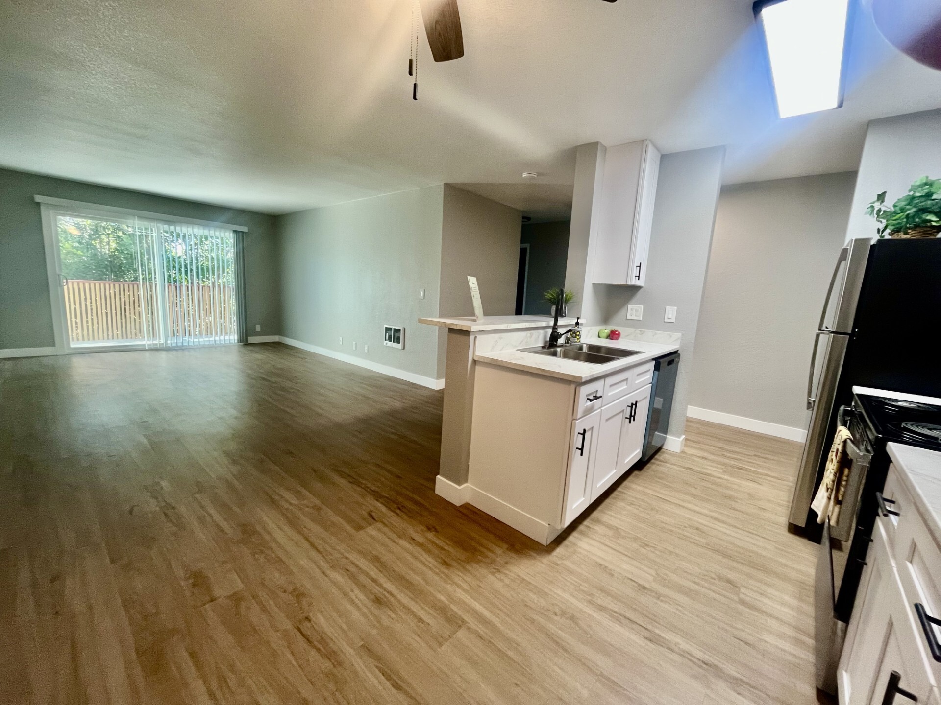 Building Photo - 941 Lewelling Blvd