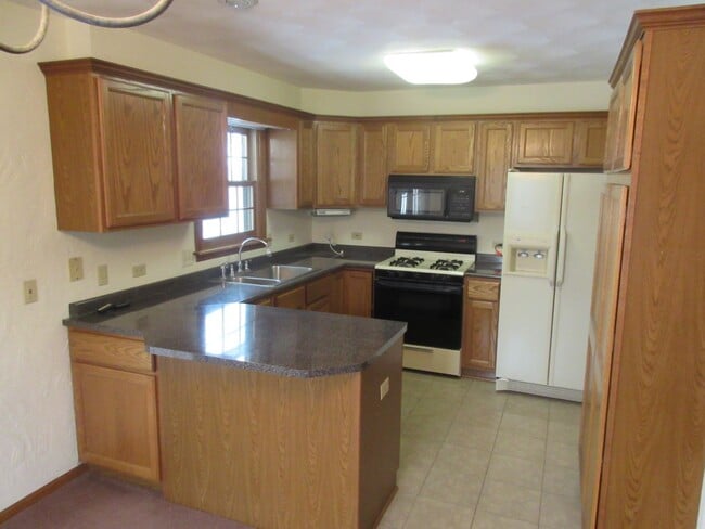 Building Photo - House in Janesville