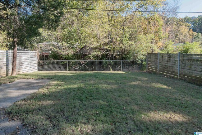 Building Photo - 615 Broadway St