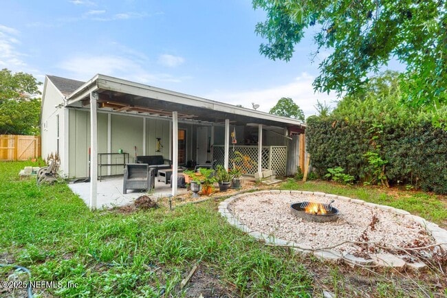 Building Photo - 2423 N Seabury Pl