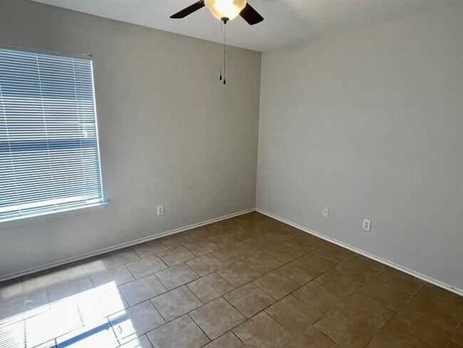 Building Photo - 112 Cowboy Cove