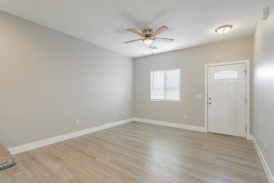 Building Photo - 1701 S Dandelion St