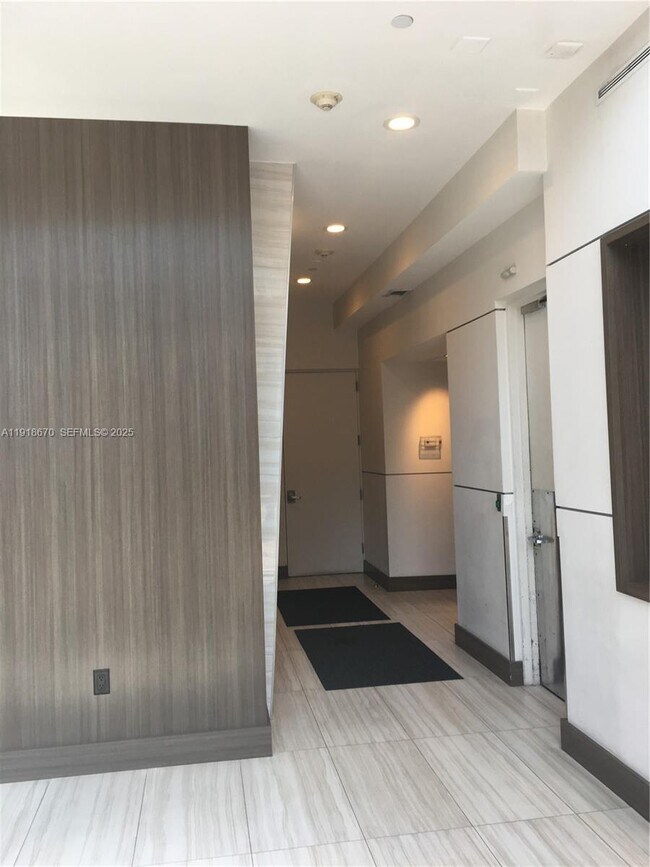 Building Photo - 200 Ocean Dr