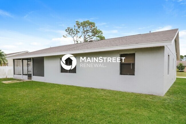 Building Photo - 3 Bedroom Pet-Friendly Home in Port St. Lu...