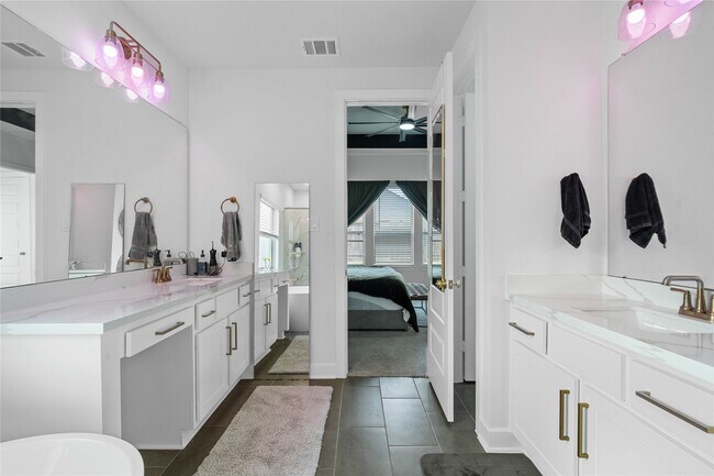 Building Photo - 31411 Weathered Cabin Ct