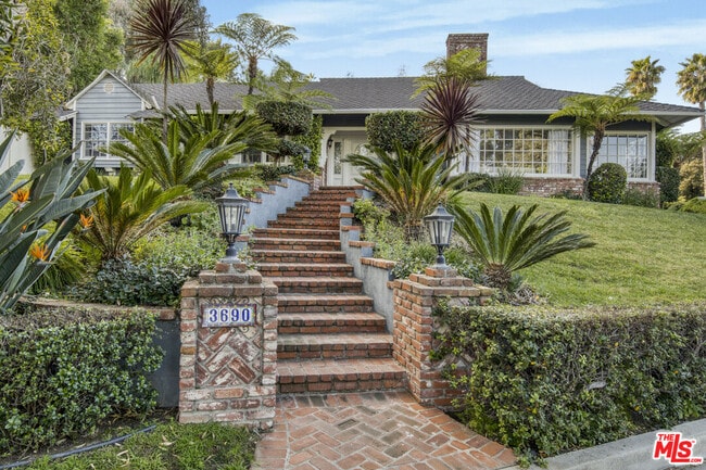 Building Photo - 3690 Crownridge Dr