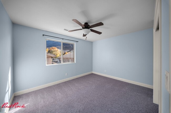 Building Photo - Charming 3 Bedroom Townhome