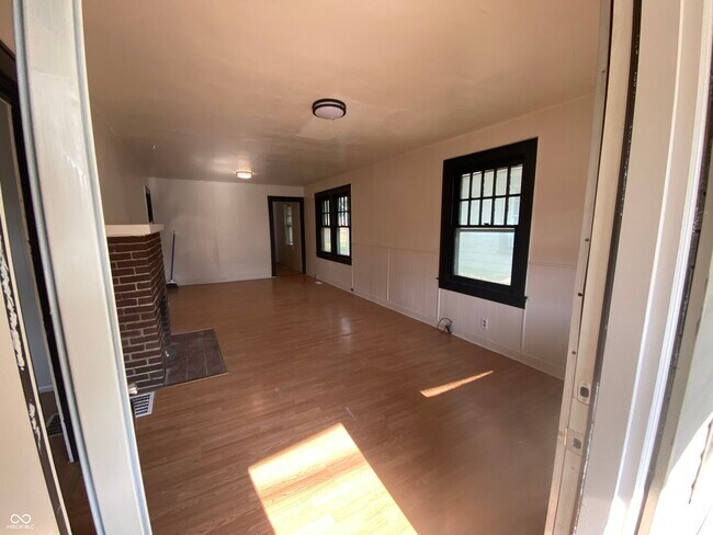 Building Photo - 1351 S Belmont Ave