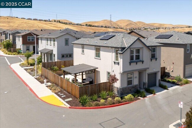 Building Photo - 300 Hideaway Ln