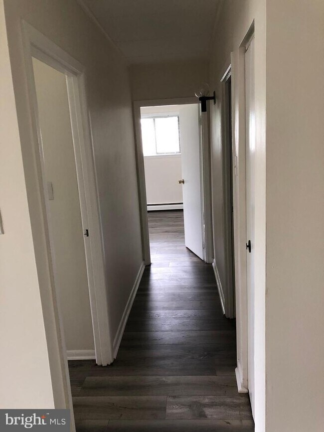 Building Photo - 1575 W St Rd