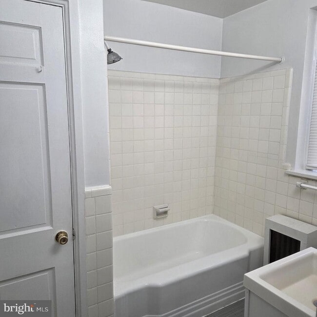 Building Photo - 2824 31st St SE