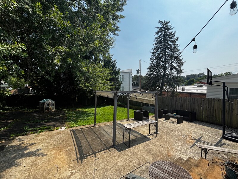 Building Photo - 238 Cleveland Ave