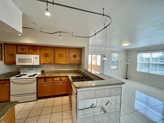 Building Photo - 2/2 with beautiful water view becoming available July 1st for an annual lease