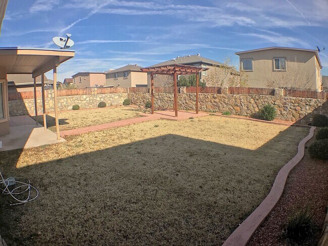Building Photo - Northeast El Paso/Sandstone Ranch 4 bed Re...