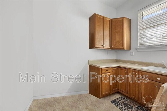 Building Photo - 4700 Bohemia Dr