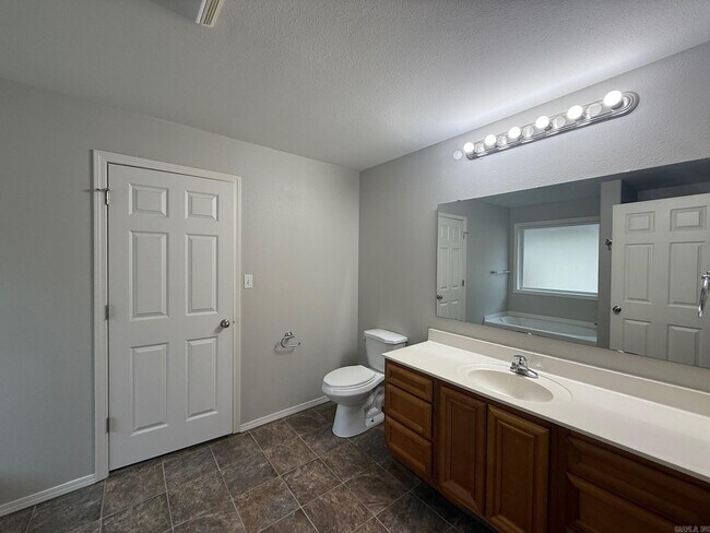Building Photo - 514 Wisteria Dr