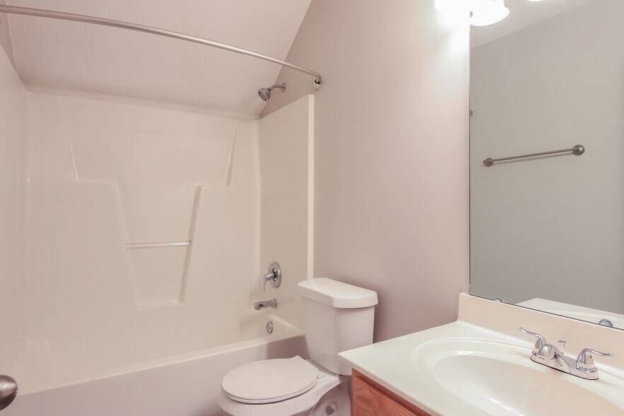Building Photo - 5828 Waterford Landing Ct
