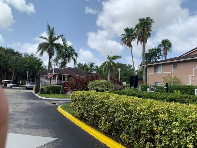 Building Photo - 3221 Sabal Palm Manor