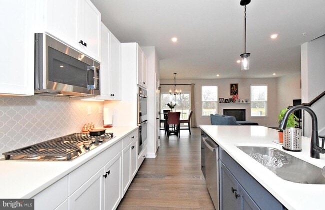 Building Photo - 500 Sterling Dr