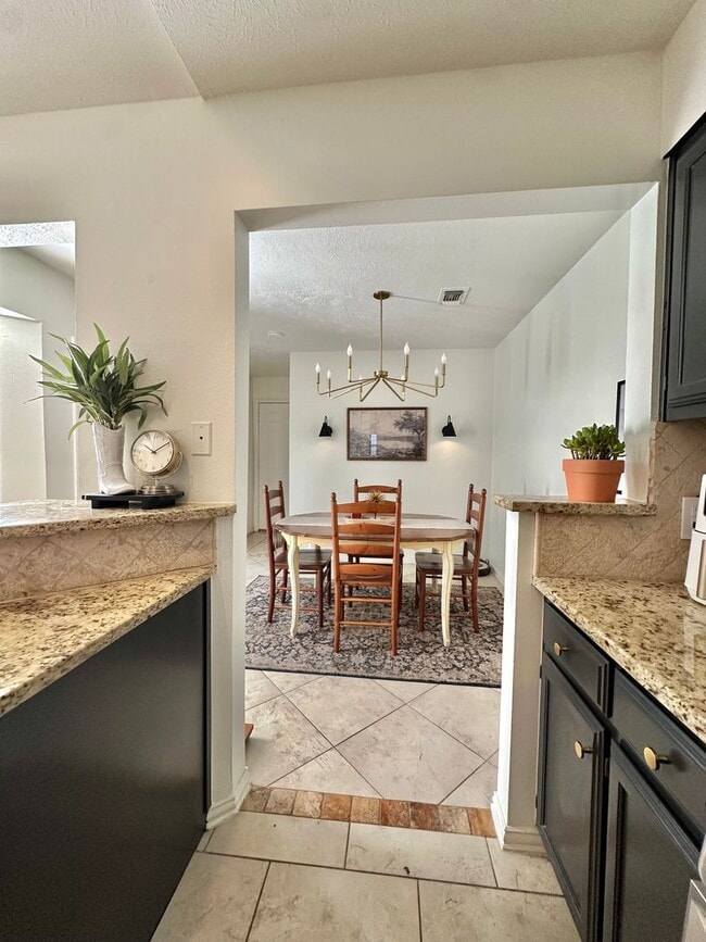 Building Photo - COMING SEPTEMBER 2025 - Updated 3 Bedroom ...