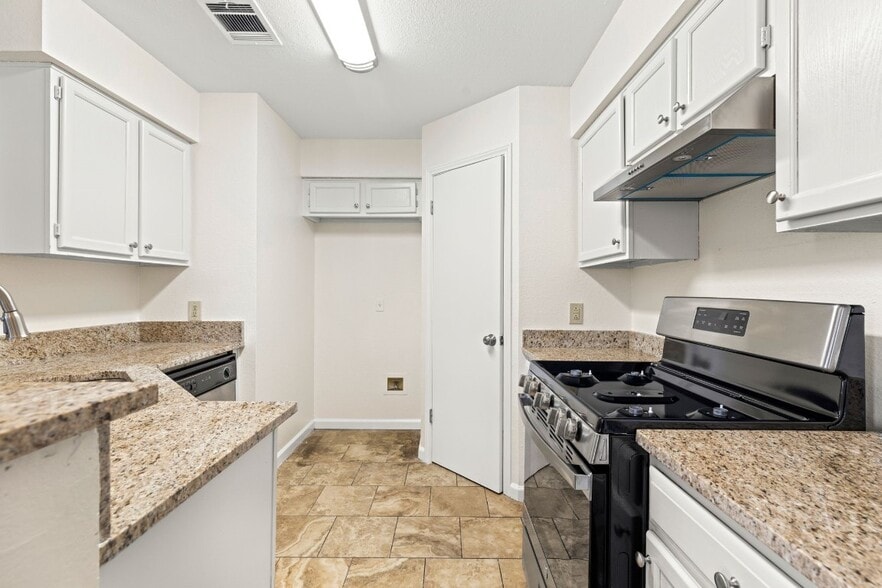 Building Photo - 1202 Green Terrace Dr