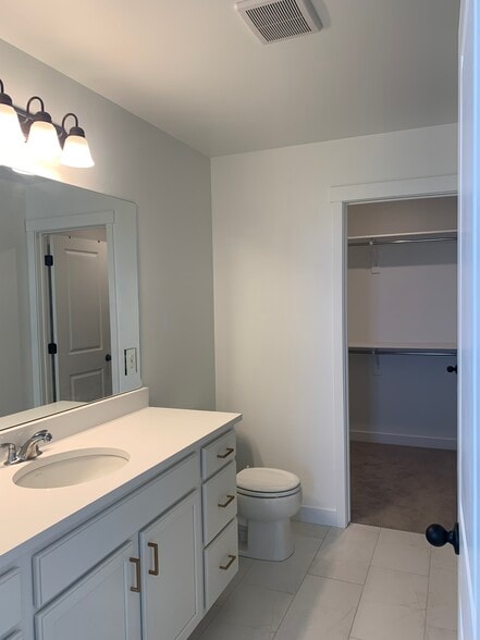 Master bathroom and walk in closet - 5403 W Big Sur Dr