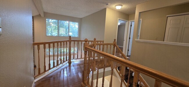 Building Photo - 572 W Jamison Pl