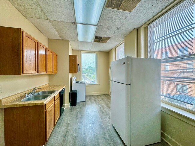 Building Photo - Downtown South Hill Apartment