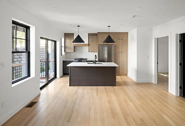 Building Photo - 99 5th St