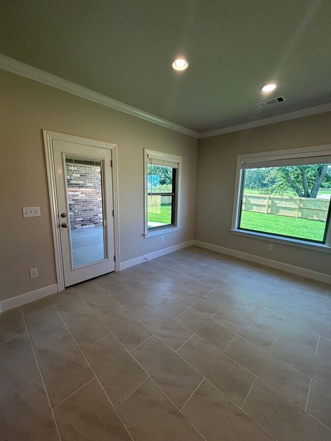 Building Photo - Beautiful Bentonville Home! 4 Bedrooms, 2 ...