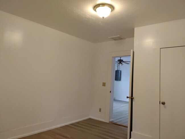 Building Photo - 1632 N Irving Ave