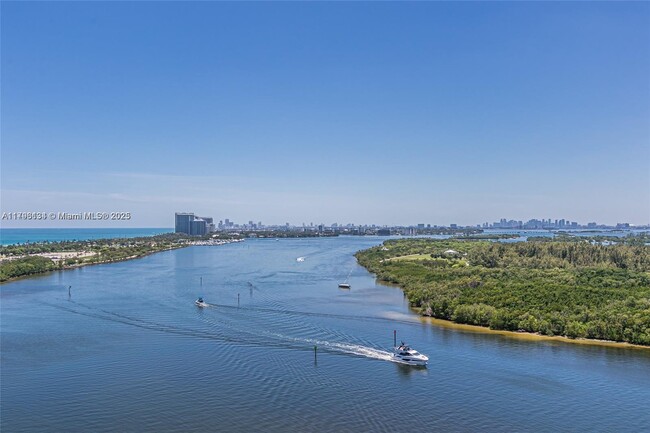 Building Photo - 300 Bayview Dr