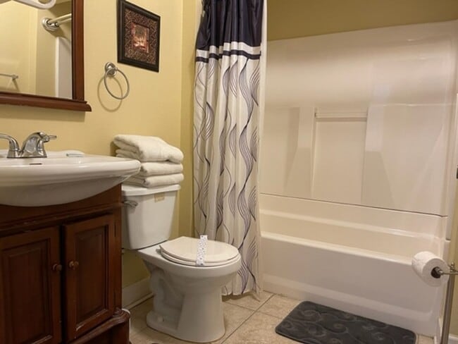 Building Photo - FULLY FURNISHED - Peaceful 4 Bed / 2 Bath Condo