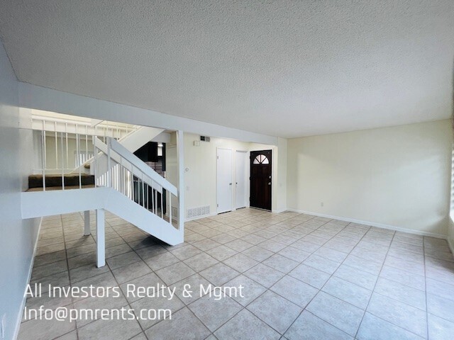 Building Photo - 4459 Anne Sladon St