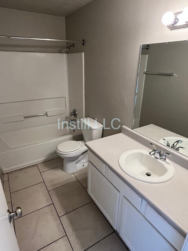 Building Photo - For Sale by Owner: 3 Bed, 2 Bath 1,356 Sq....