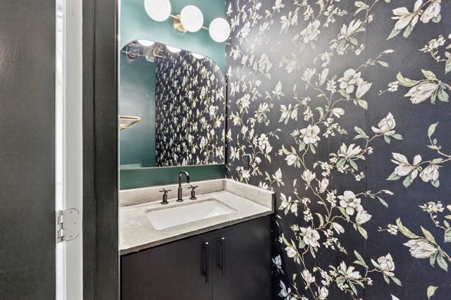 Building Photo - 1001 Belleview St