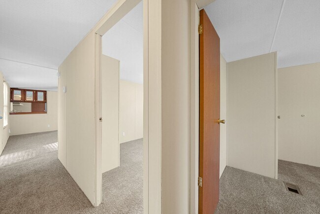 Building Photo - 1845 Evans Rd