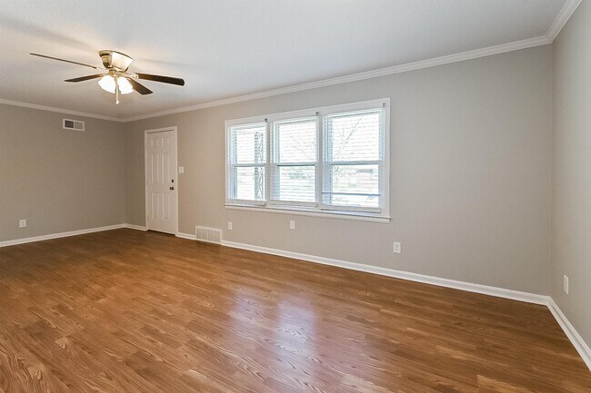 Building Photo - 1695 Myrna Ln