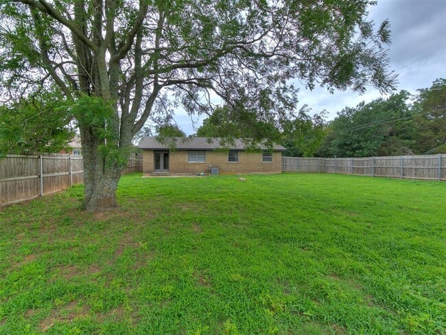 Building Photo - 1303 Homeland Ave